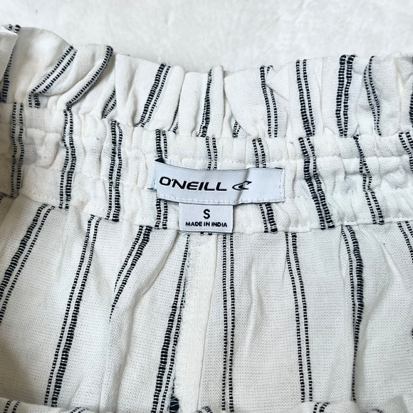 Oneill Womens Canter Striped Paperbag Shorts Size Small White Beach Pull on - Picture 7 of 9